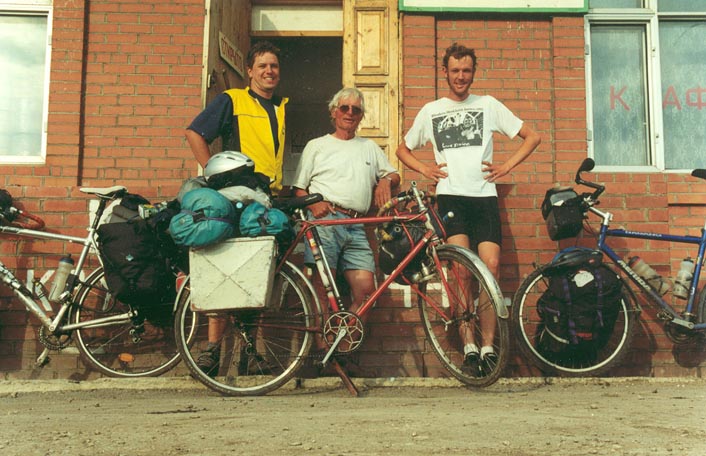 086 Meeting Fritz Kaufamann cycling from Baikal to Europe