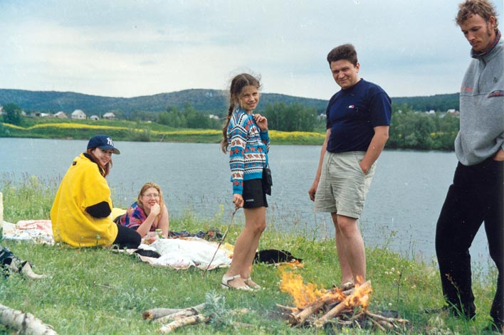 098 Shashlik and swimming with friends outside Ufa